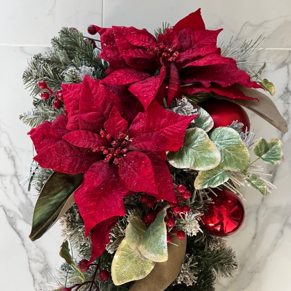 Festive Swag with FADING Lights - Picture 3 of 5